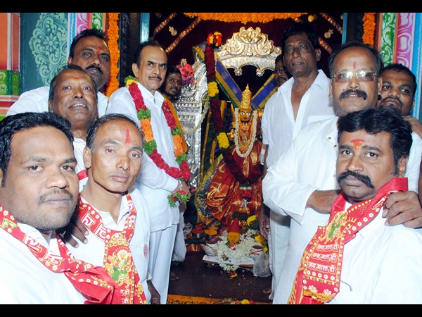 బోనమెత్తిన నగరం