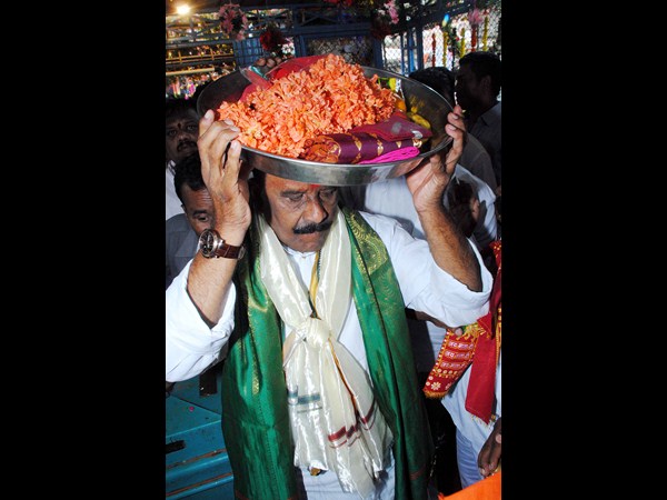బోనమెత్తిన నగరం