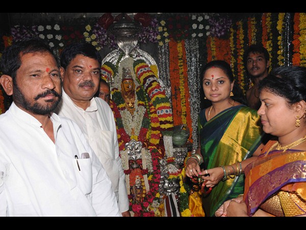 బోనమెత్తిన నగరం