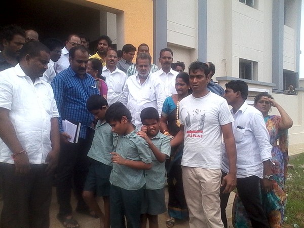 అంధ విద్యార్థుల బాధ