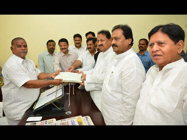 ఛైర్మన్‌కు ఫిర్యాదు