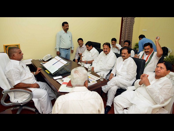 ఛైర్మన్‌కు ఫిర్యాదు