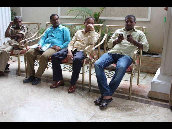 అక్బరుద్దీన్‌కు నోటీసులు