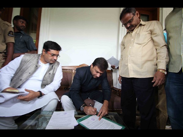 అక్బరుద్దీన్‌కు నోటీసులు