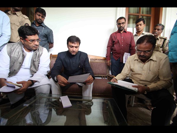 అక్బరుద్దీన్‌కు నోటీసులు