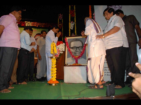 దాశరథికి నివాళి