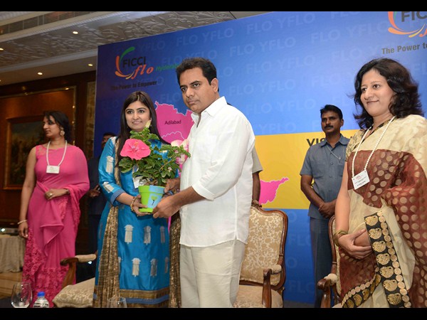 మహిళా పారిశ్రామికవేత్తలతో కెటిఆర్