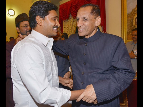 గవర్నర్‌తో జగన్