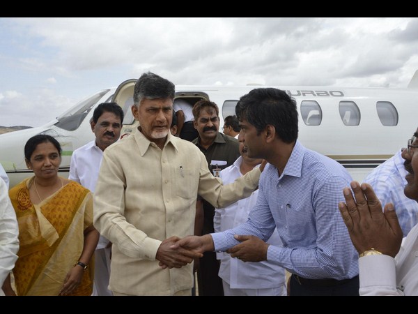 పుట్టపర్తిలో చంద్రబాబు