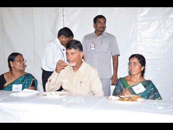 చంద్రబాబు సహపంక్తి భోజనం
