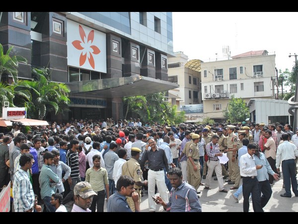 యశోదా అస్పత్రి వద్ద ఇలా..
