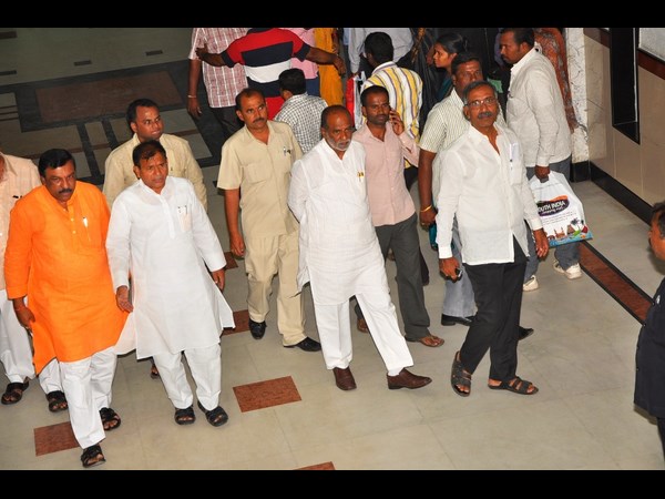 లక్ష్మణ్ ఇలా..