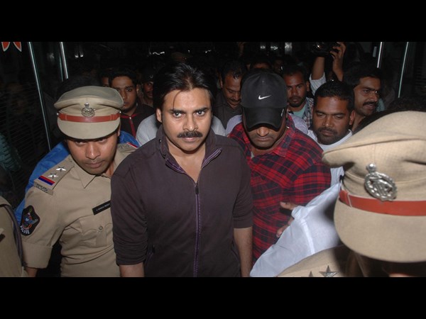 పనవ్ కళ్యాణ్ ఇలా...