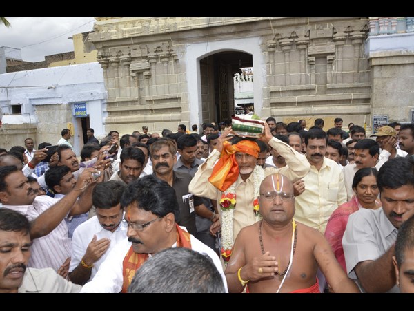 ఆలయంలో చంద్రబాబు