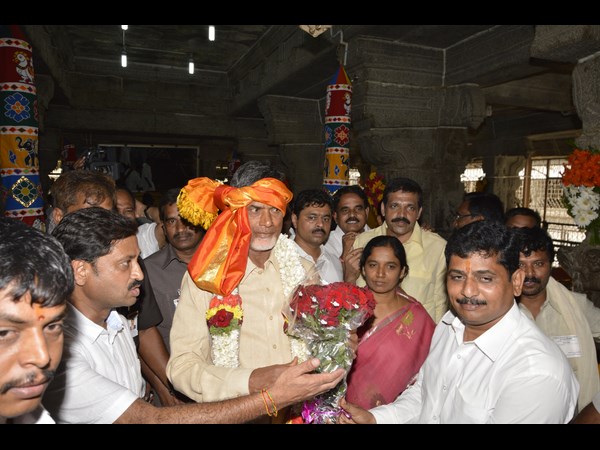 ఆలయంలో పూజలు