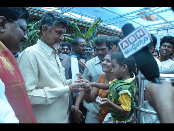 చంద్రబాబుకు వినతులు