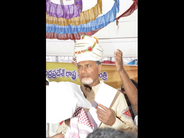 చంద్రబాబుకు సన్మానం