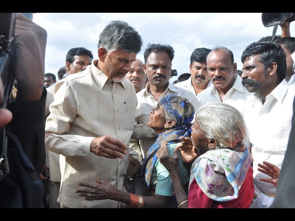 వృద్ధ మహిళలతో ఇలా..