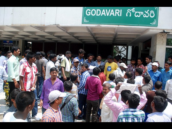 టి, ఏపివాసులు