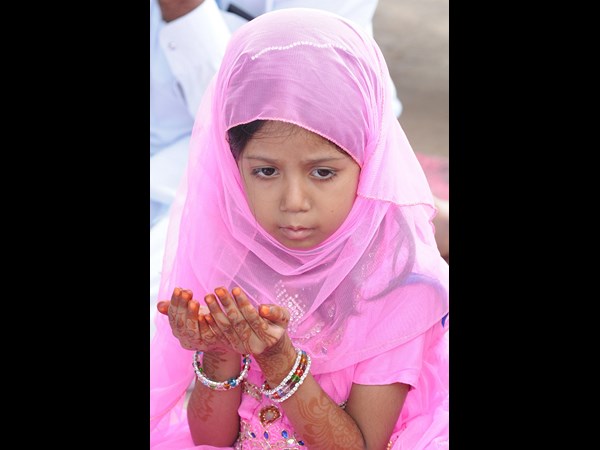 చిన్నారి ప్రార్థనలు