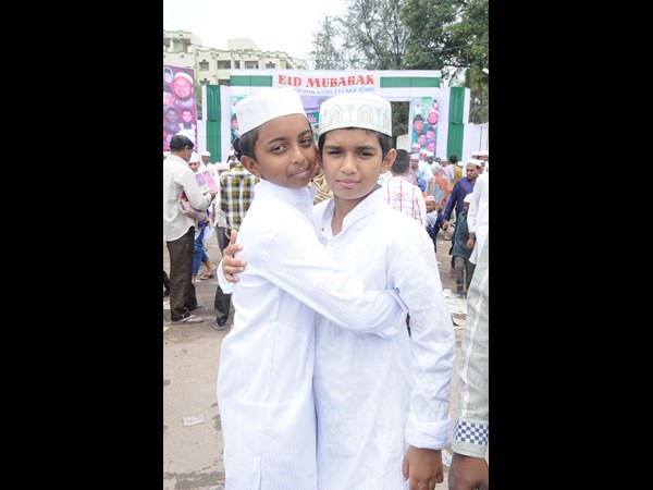 చిన్నారుల శుభాకాంక్షలు