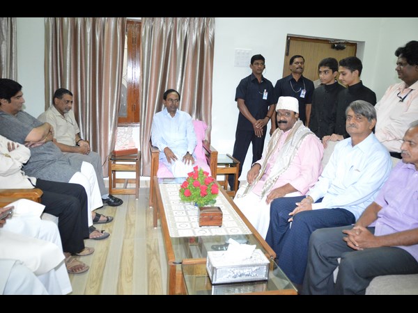 మొహమూద్ అలీ ఇంటికి కెసిఆర్