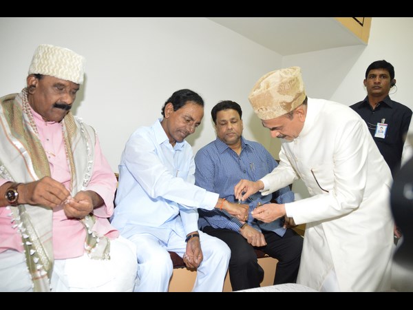 మొహమూద్ అలీ నివాసంలో కెసిఆర్