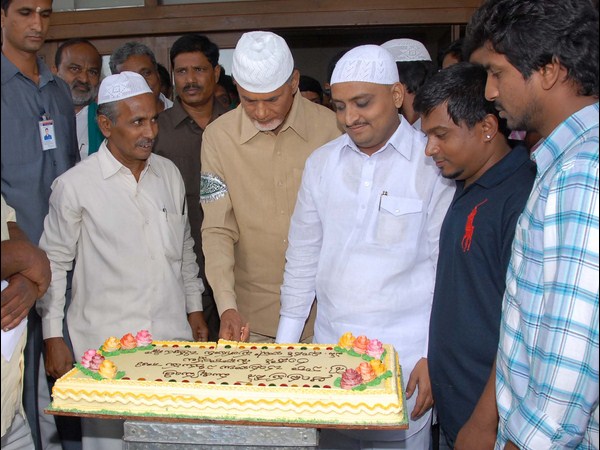 కేక్ కట్టింగ్