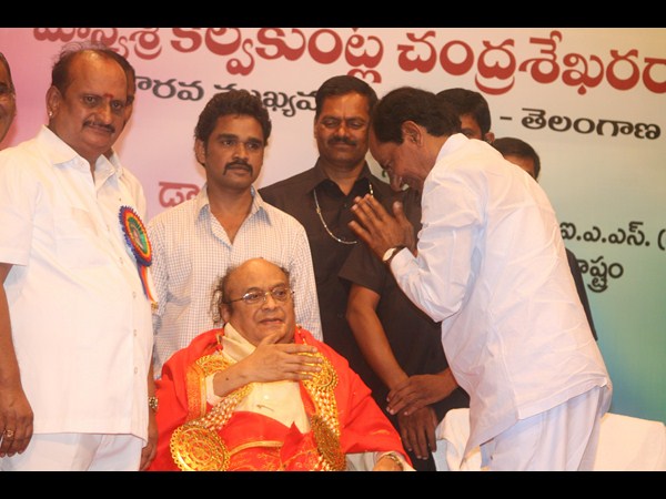 ఒక్క పాట రాస్తే..