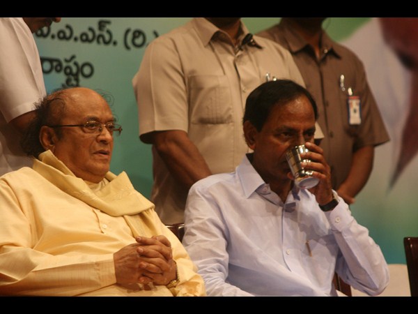 వ్యాసరచన పోటీ..