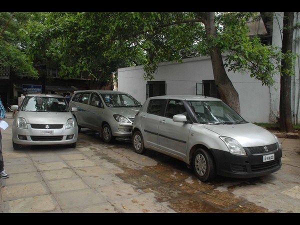 మరో వ్యక్తి కోసం గాలింపు..