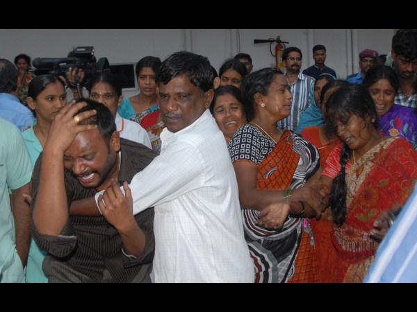 శోకసముద్రంలో వైష్ణవి కుటుంబ సభ్యులు శోకసముద్రంలో వైష్ణవి కుటుంబ సభ్యులు