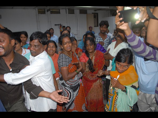 శోకసముద్రంలో వైష్ణవి కుటుంబ సభ్యులు శోకసముద్రంలో వైష్ణవి కుటుంబ సభ్యులు