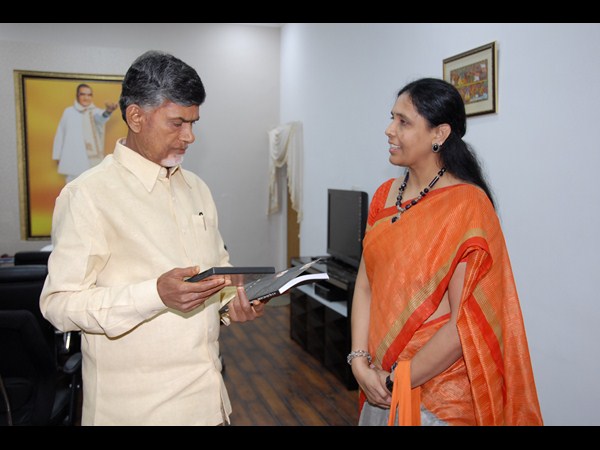 బాబుతో అరుణ