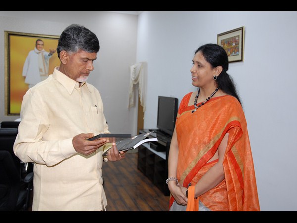 బాబుతో అరుణ