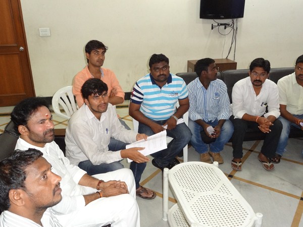 కిషన్ రెడ్డితో ఓయు విద్యార్థులు