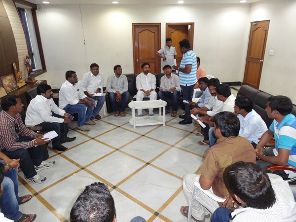 కిషన్ రెడ్డితో ఓయు విద్యార్థులు