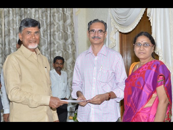 చంద్రబాబుకు చెక్కు చంద్రబాబుకు చెక్కు