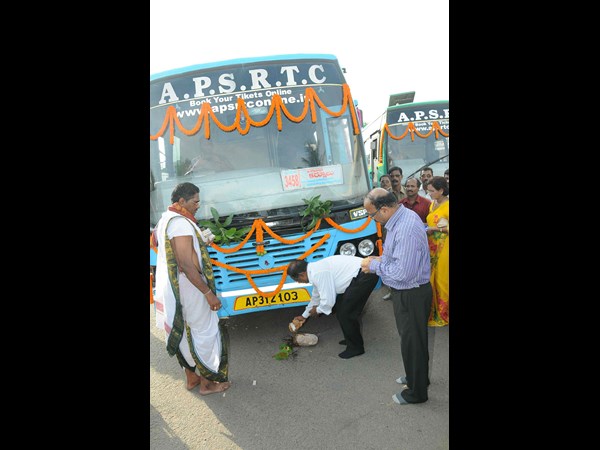 బస్సులు ప్రారంభం