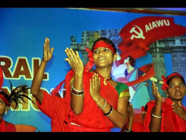 అలరించిన నృత్యాలు