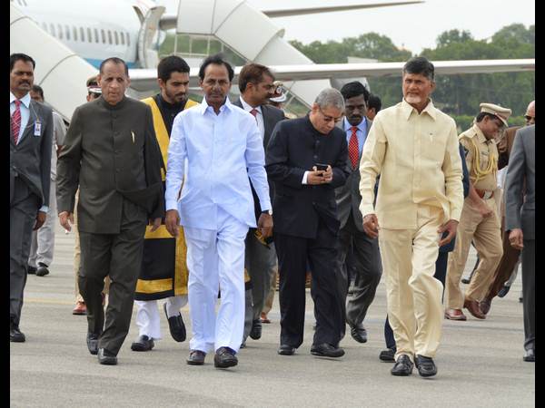 ప్రణబ్‌కు ఆహ్వానం..