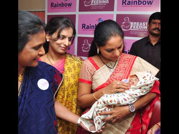 పాపను ఎత్తుకున్న కవిత