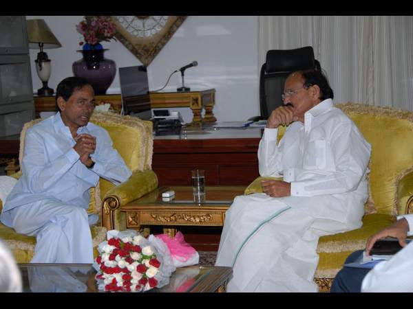 కేసీఆర్‌తో వెంకయ్య