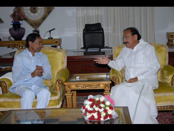 కేసీఆర్, వెంకయ్యల భేటీ