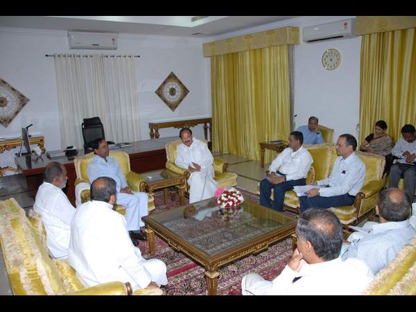కేసీఆర్‌తో వెంకయ్య