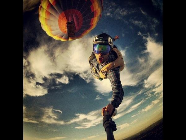  స్కై డైవింగ్ సెల్ఫీ