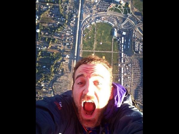  ఇతనికి సాయం కావాలా..