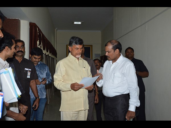 బాబుకు ఆహ్వానం