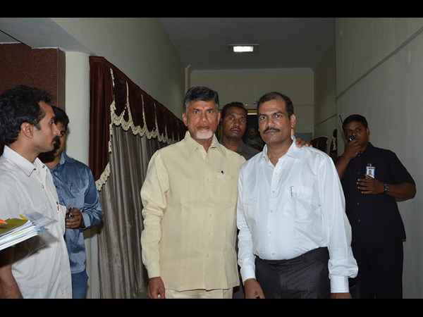 బాబుకు ఆహ్వానం