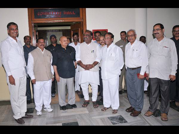 స్పీకర్లు